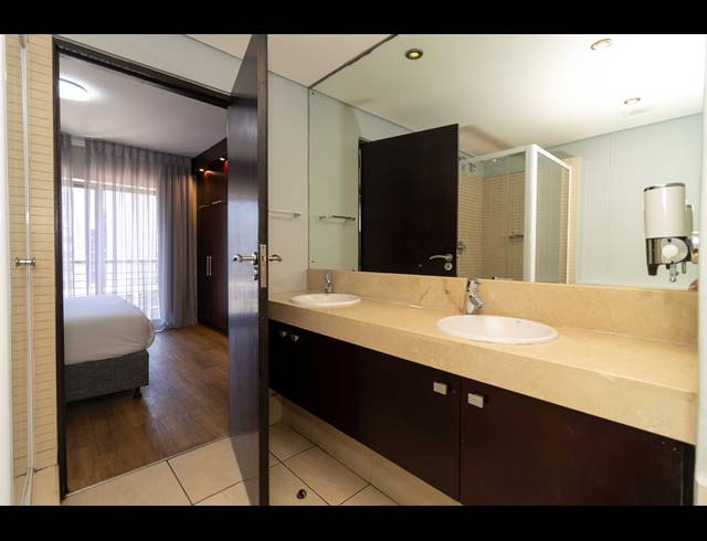 2 BEDROOM APARTMENT FOR SALE IN CAPE TOWN CITY CENTRE